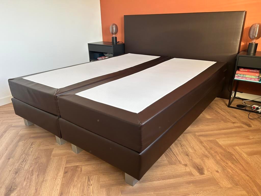 Boxspring te koop! 160x200 cm, bruin lederlook., Ophalen, Gebruikt, Bruin, Tweepersoons