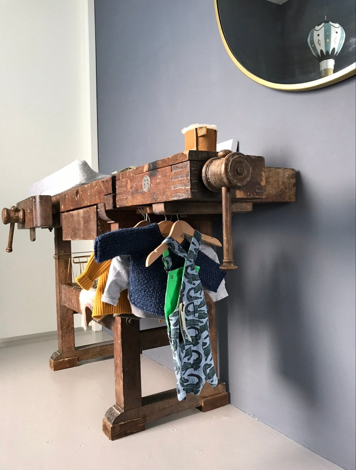 Unieke oude werkbank gebruikt als commode, Ophalen, Gebruikt, 50 tot 70 cm, 100 cm of meer