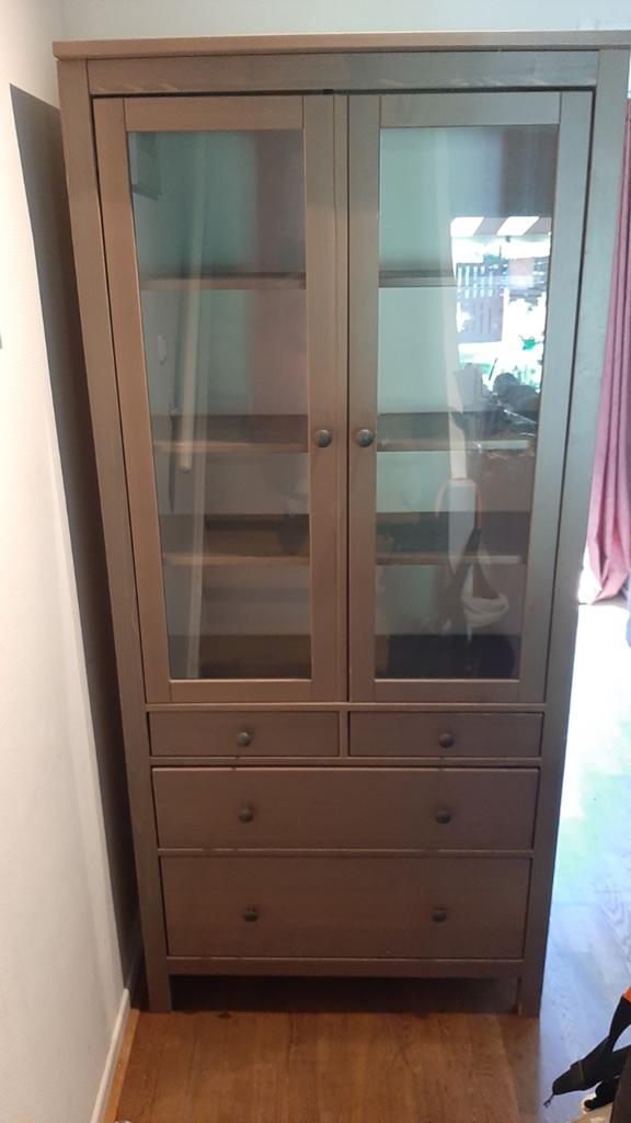 Ikea Hemnes vitrinekast bruin 2 grote  en 2 kleinere lades, Ophalen, Gebruikt, 50 tot 100 cm, 150 tot 200 cm