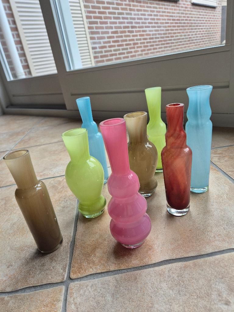 8 DutZ vazen in diverse kleuren, mondgeblazen glas., Ophalen of Verzenden, Zo goed als nieuw, Overige kleuren, Glas