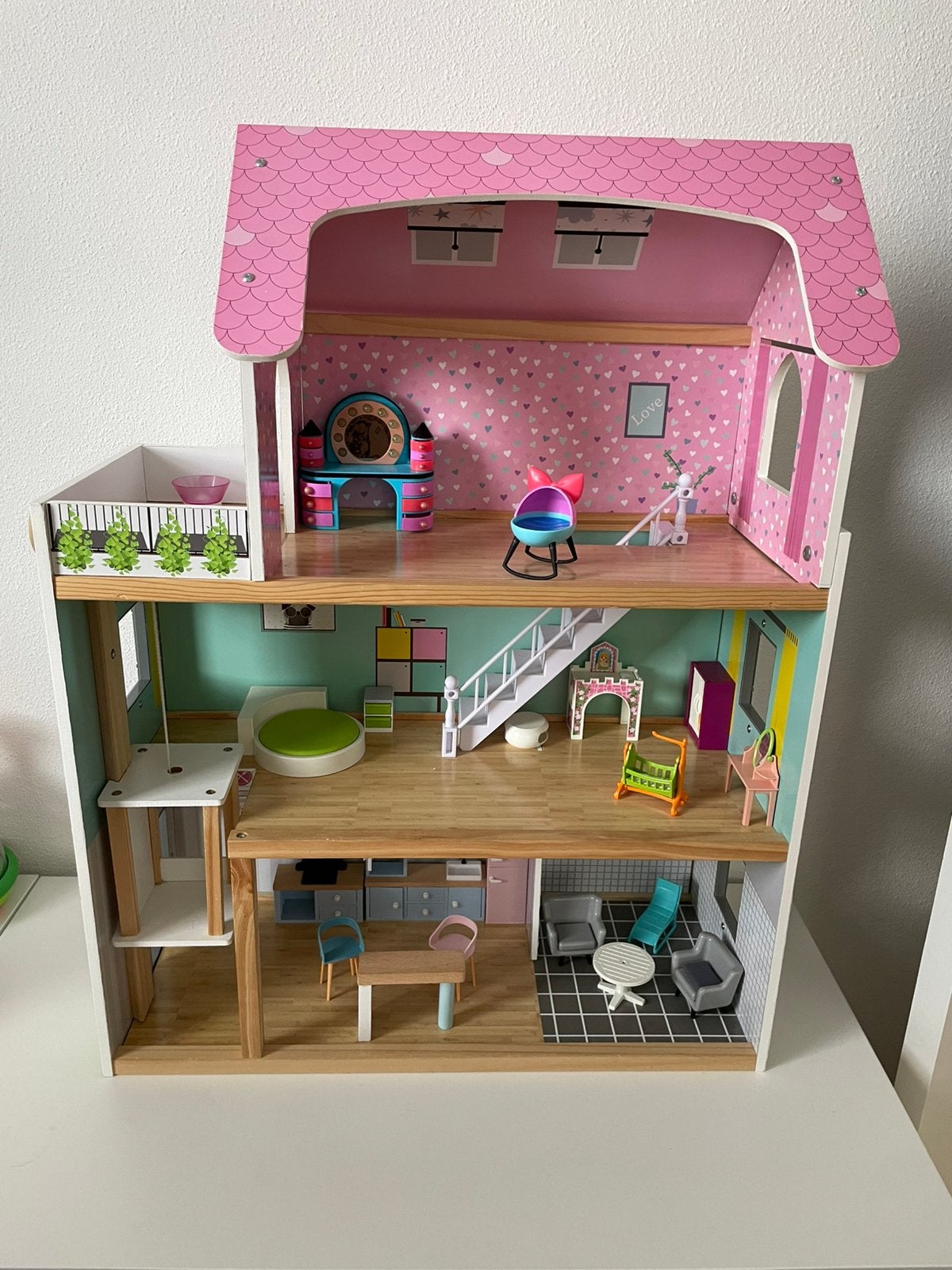 Poppenhuis met lift en bel en accessoires zoals op de foto, Ophalen, Zo goed als nieuw, Poppenhuis