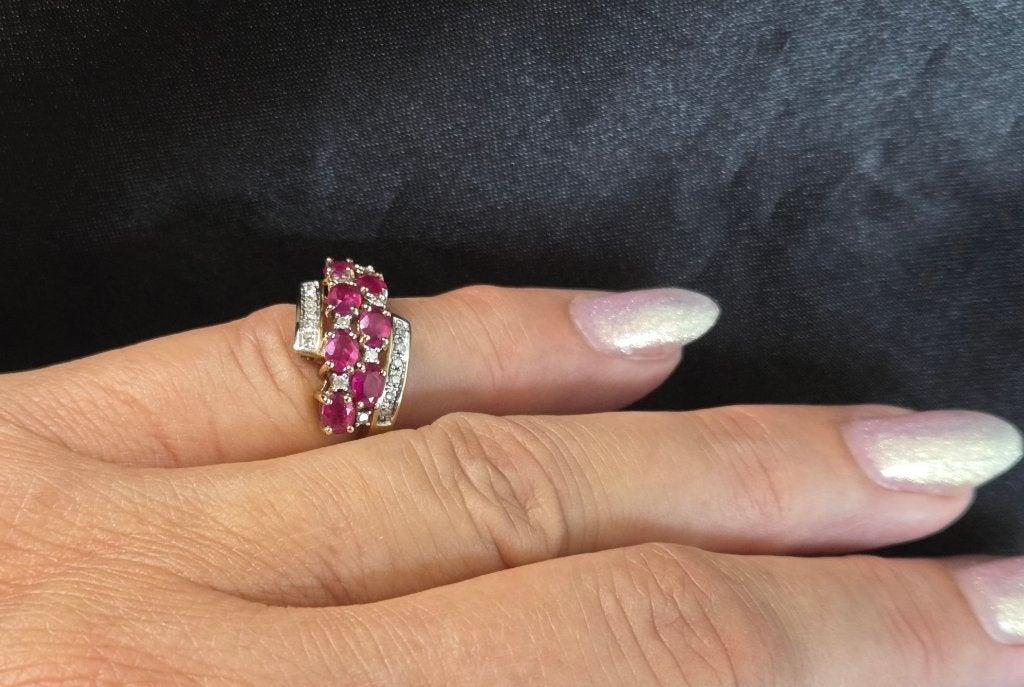 Gouden Vintage ring edelsteen robijn en diamant. 2026/442