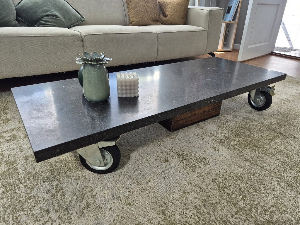 Unieke salontafel van Belgisch hardsteen op wielen, Ophalen, Overige materialen, Gebruikt, 100 tot 150 cm