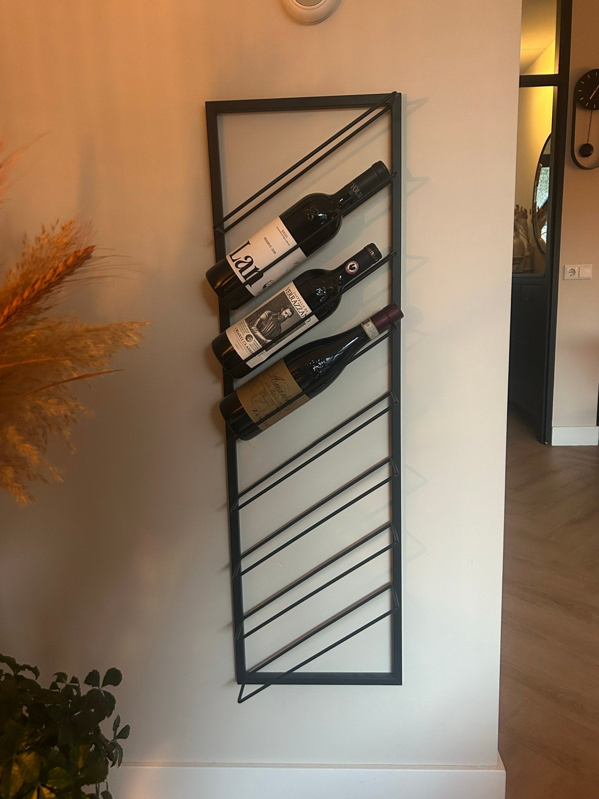 Zwart metalen wijnrek – 8 flessen 30x100cm, Ophalen, 5 tot 15 flessen, Zo goed als nieuw, 75 – 100