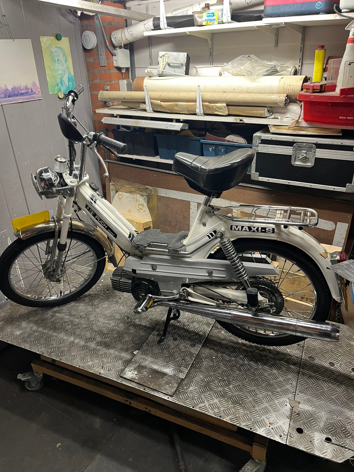 Te koop mooie witte Puch Maxi, Ophalen, Maximaal 45 km/u, 49 cc, Zo goed als nieuw