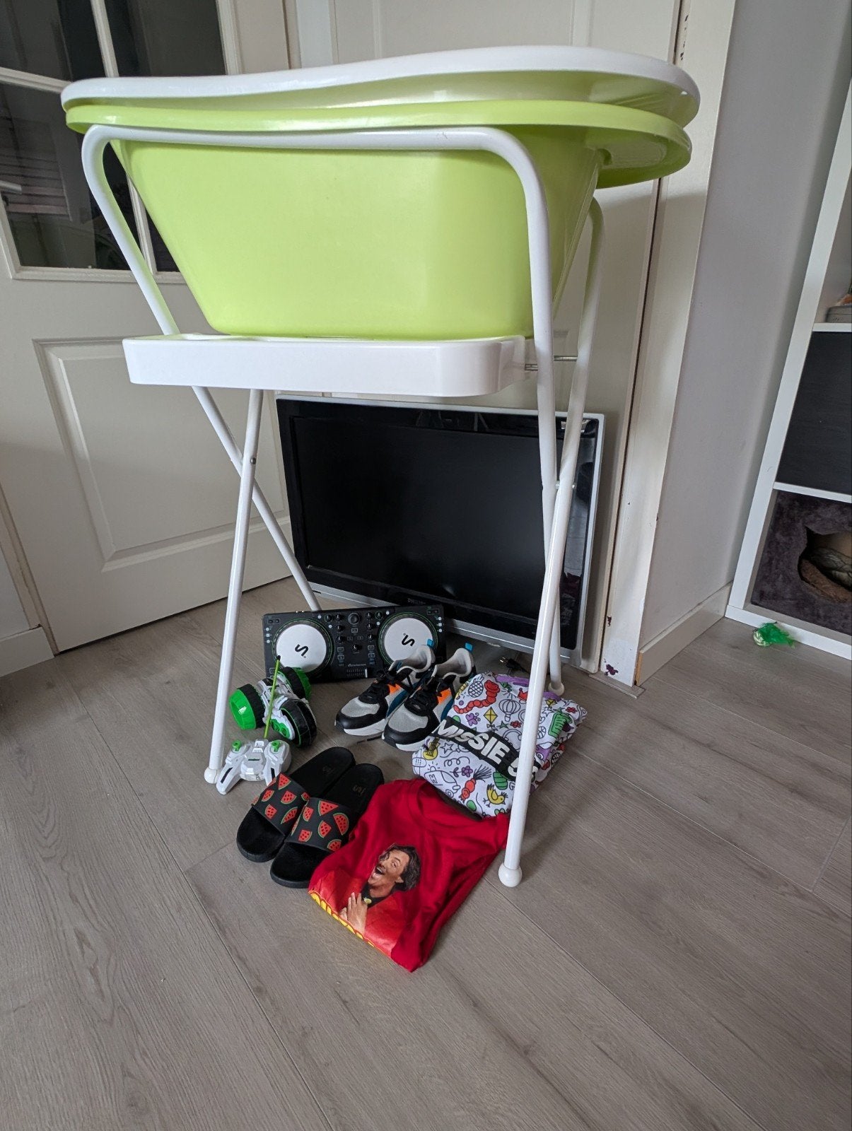 Partijhandel: diverse Babyspullen, tv en kleding, Ophalen of Verzenden