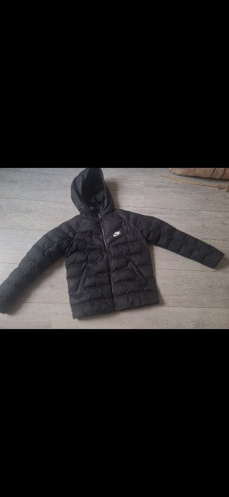 Nike jas leeftijd 10-12, Kinderen en Baby's, Ophalen of Verzenden, Zo goed als nieuw, Nike, Jongen