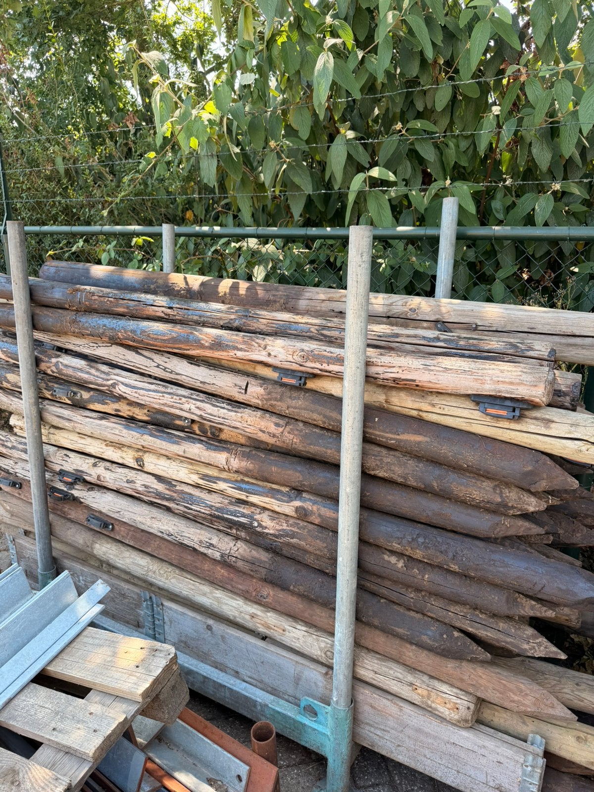 Omheining , hardhout palen , +\- 100 palen , 8cm, Tuin en Terras, Palen, Balken en Planken, Ophalen, Palen, Zo goed als nieuw