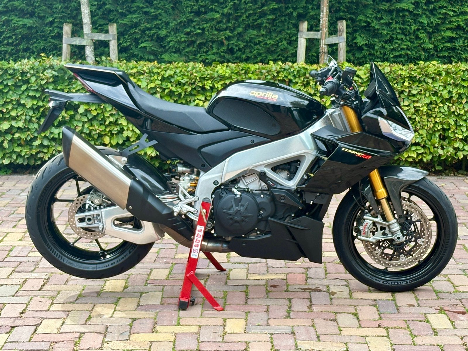 Aprilia Tuono v4 factory Ultra Dark, Motoren, 4 cilinders, Particulier, Meer dan 35 kW, Naked bike
