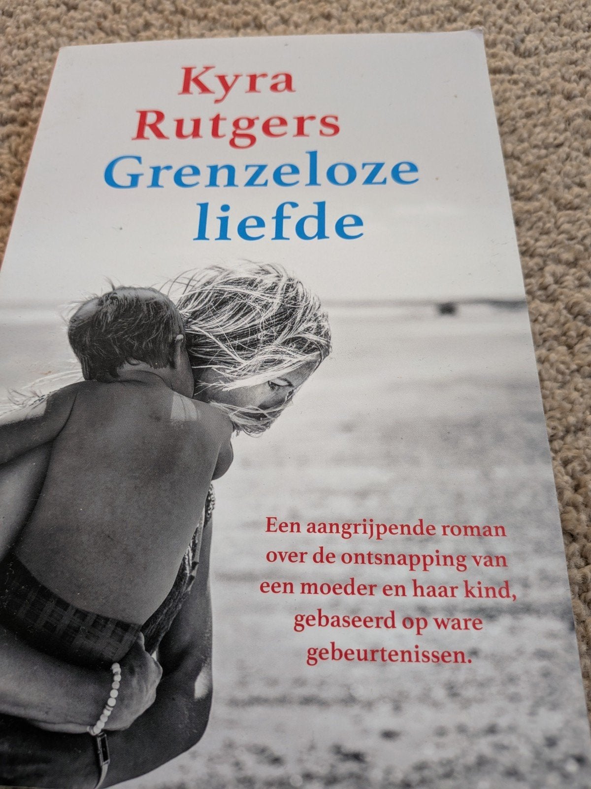 Grenzeloze liefde - Kyra Rutgers, Ophalen of Verzenden, Gelezen, Kyra Rutgers, Nederland