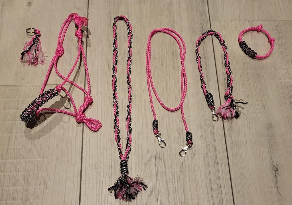 Hobbyhorse set met bijpassend armbandje roze zwart/wit, Ophalen of Verzenden, Nieuw, Jongen of Meisje