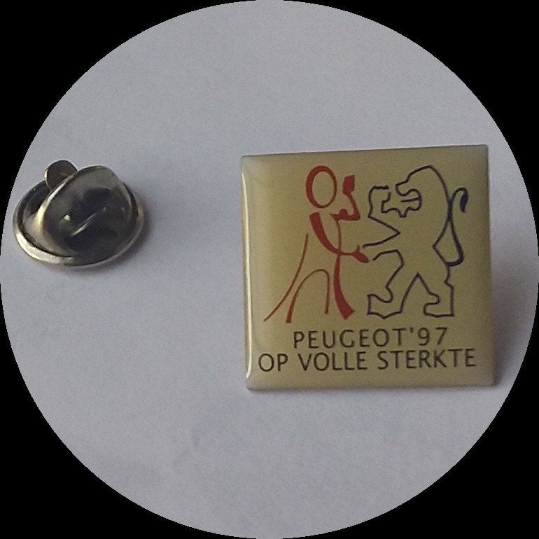PEUGEOT pin, 97 Op volle sterkte, Ophalen of Verzenden, Zo goed als nieuw, Transport, Speldje of Pin