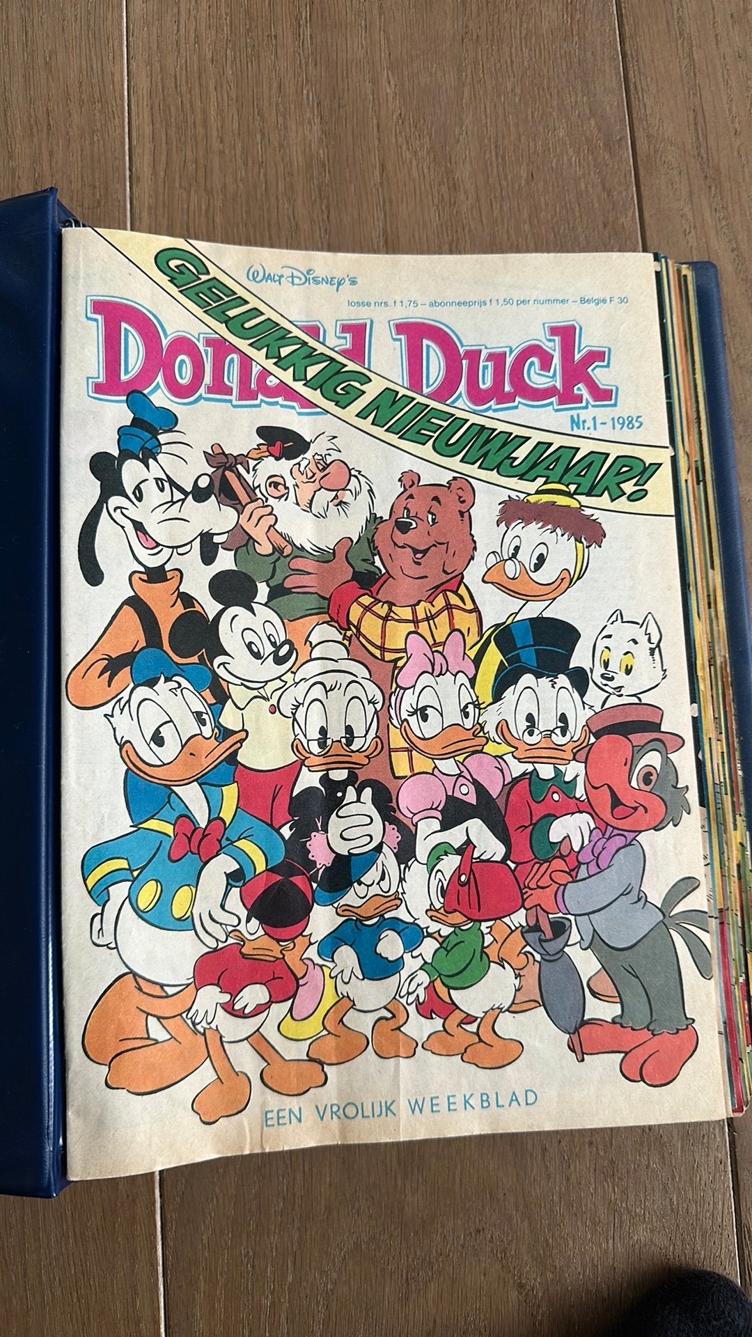 Donald Ducks uit 1985 met map, Boeken, Meerdere stripboeken, Verzenden, Zo goed als nieuw