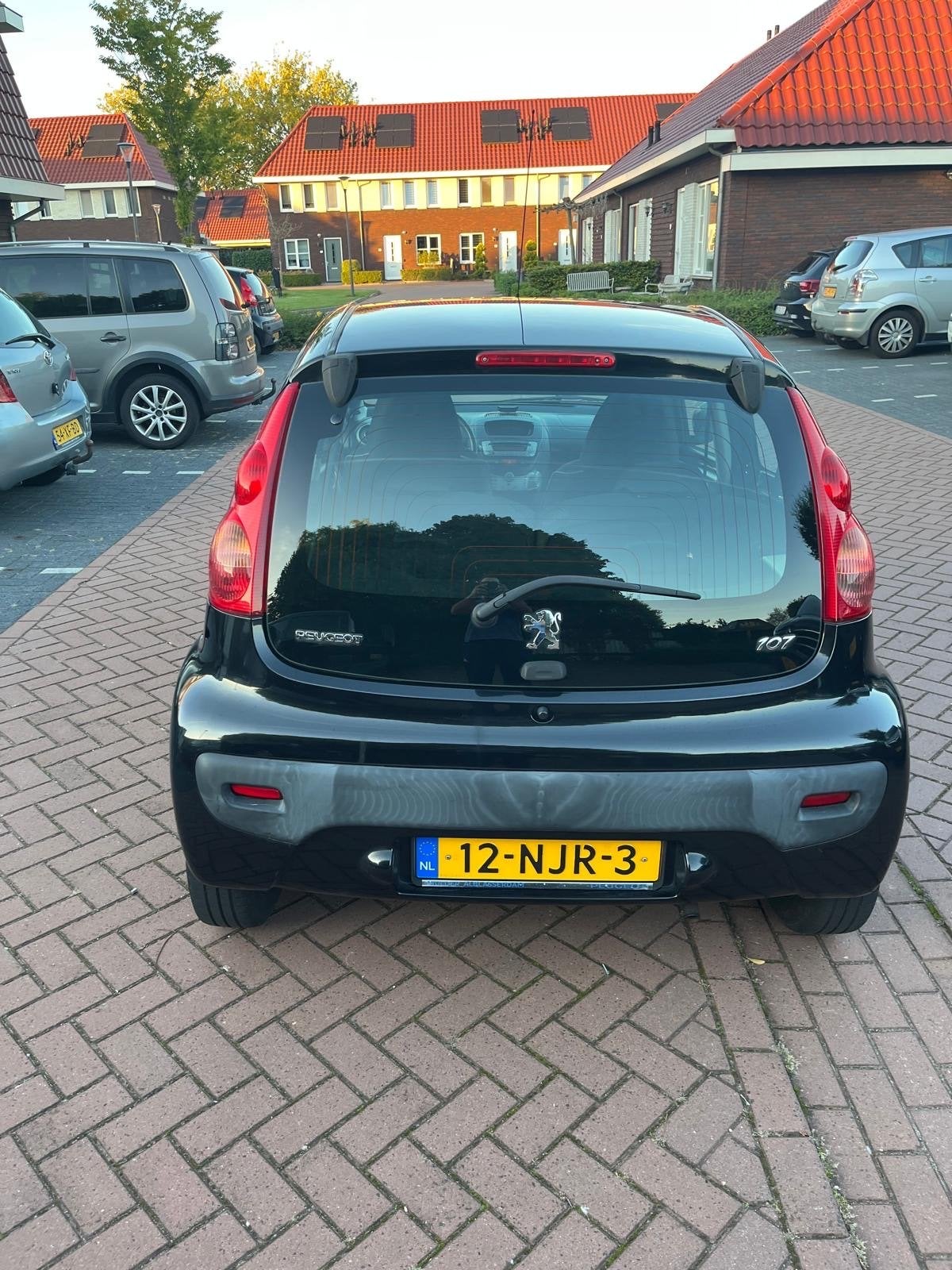 Peugeot 107 1.0 12V 5DR 2010 Zwart, Auto's, Voorwielaandrijving, 4 stoelen, Origineel Nederlands, Handgeschakeld