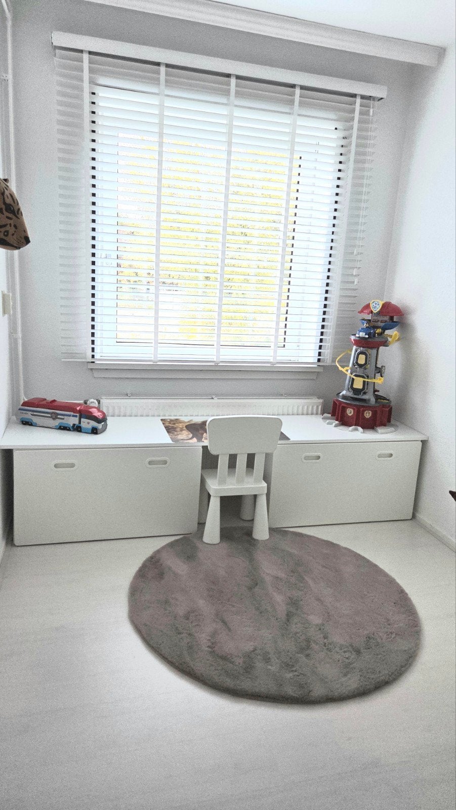ZGAN kinder speeltafel / bureau met stoel erbij, Ophalen, Zo goed als nieuw, Jongetje of Meisje