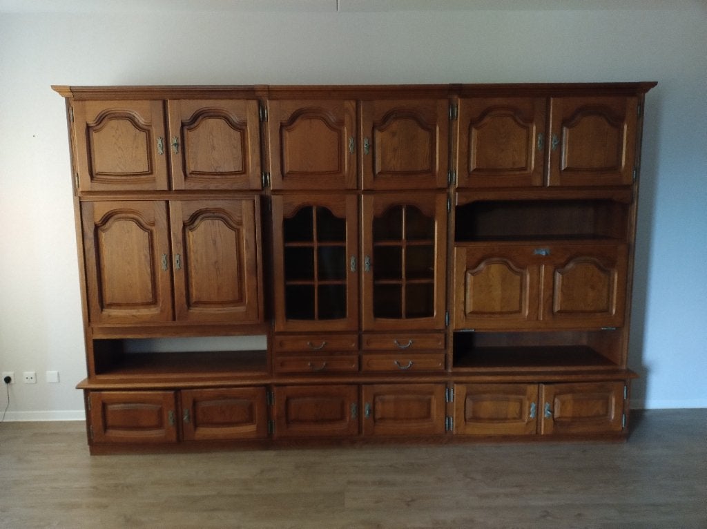 Eiken kast, Ophalen