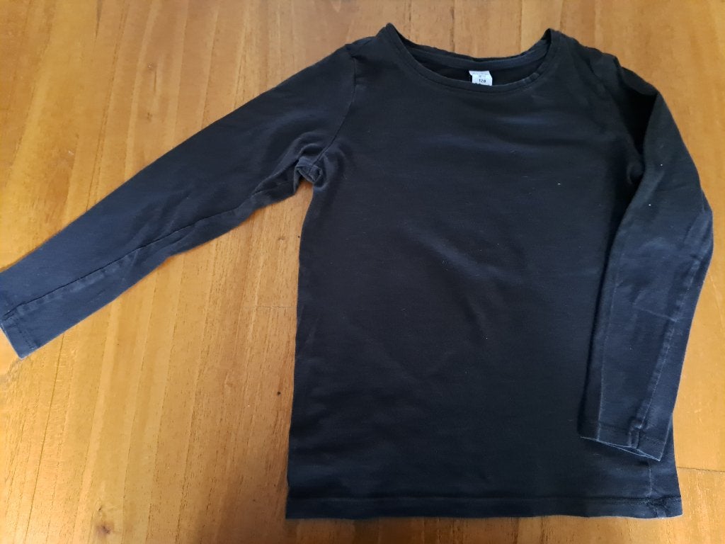 effe zwarte longsleeve, maat 128, Kinderen en Baby's, Kinderkleding | Maat 128, Jongen of Meisje, Ophalen of Verzenden, Zo goed als nieuw