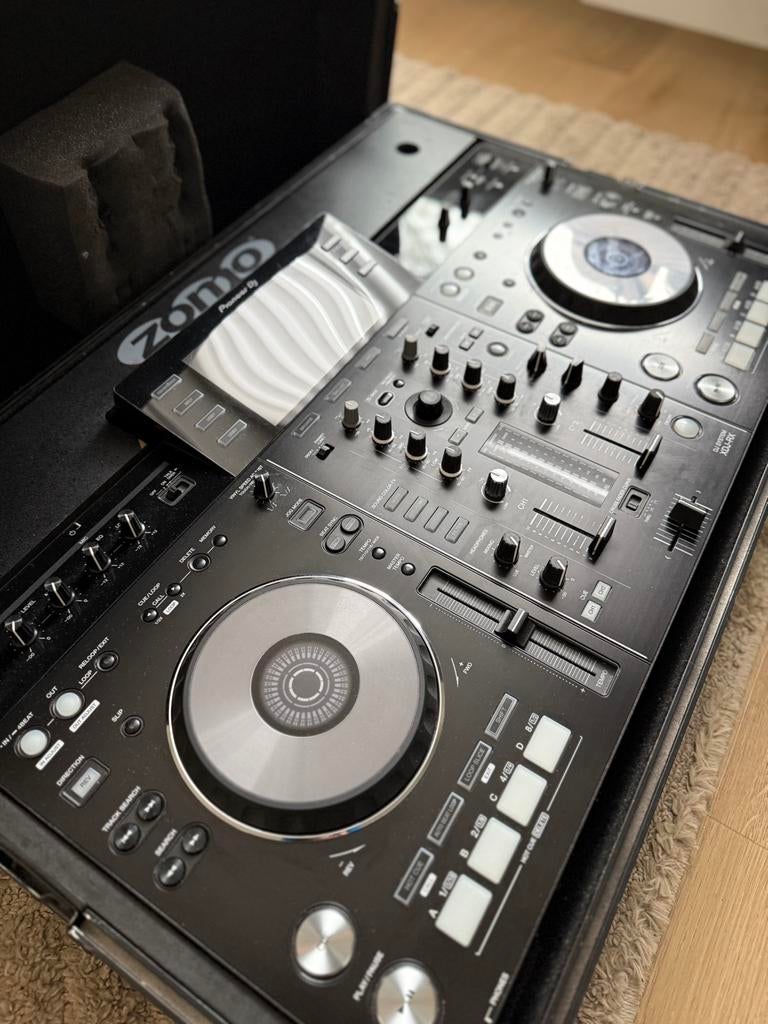 Te koop: Pioneer XDJ-RX incl. Case - Koopje!, Muziek en Instrumenten, Dj-sets en Draaitafels, Ophalen, Zo goed als nieuw, Numark