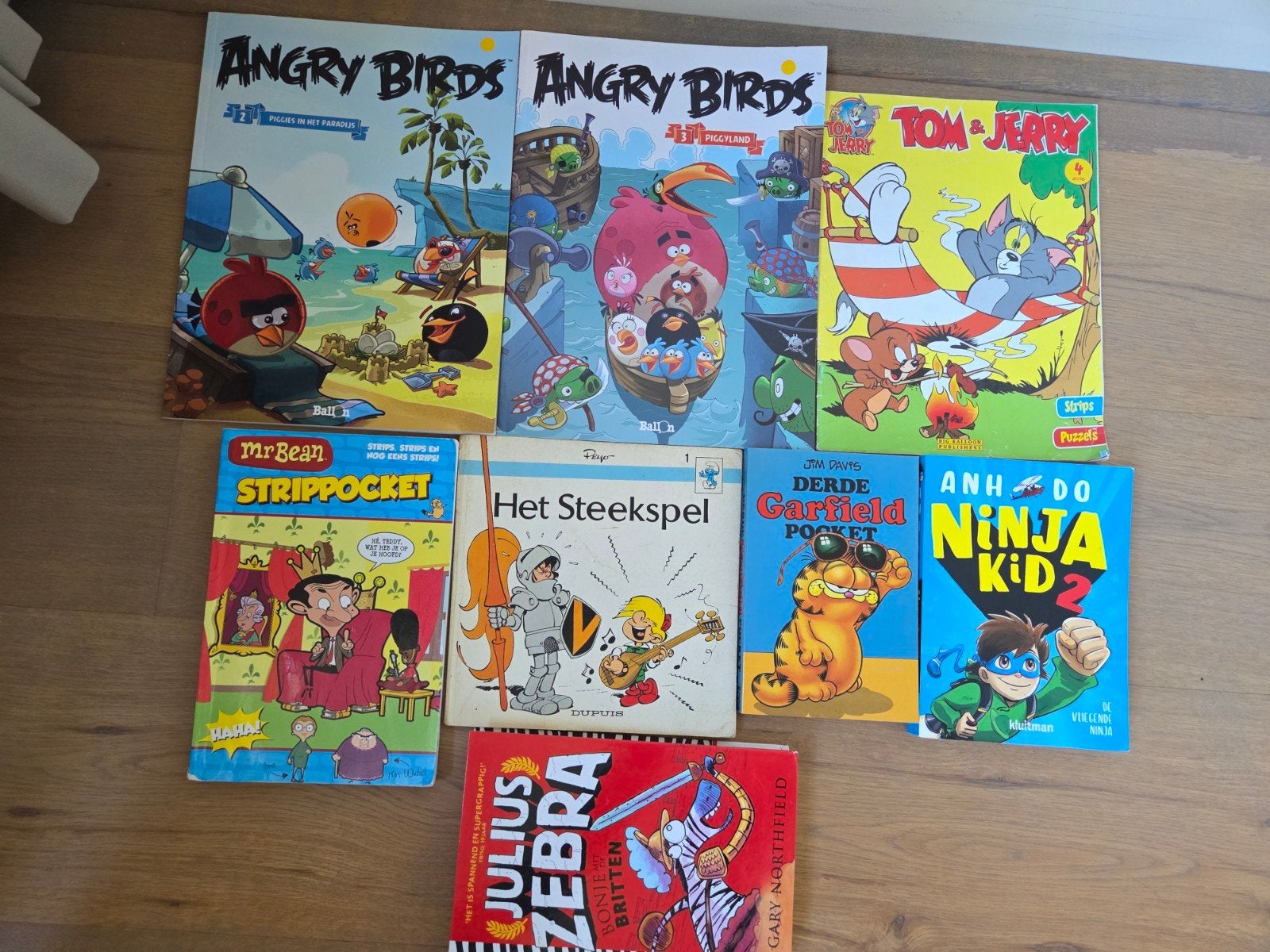 verschillende strips, Angry Birds, Tom en Jerry, Mr. Bean..., Meerdere stripboeken, Ophalen of Verzenden, Gelezen