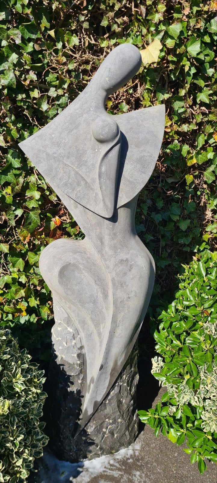 Hardstenen tuinbeeld, Ophalen, Steen