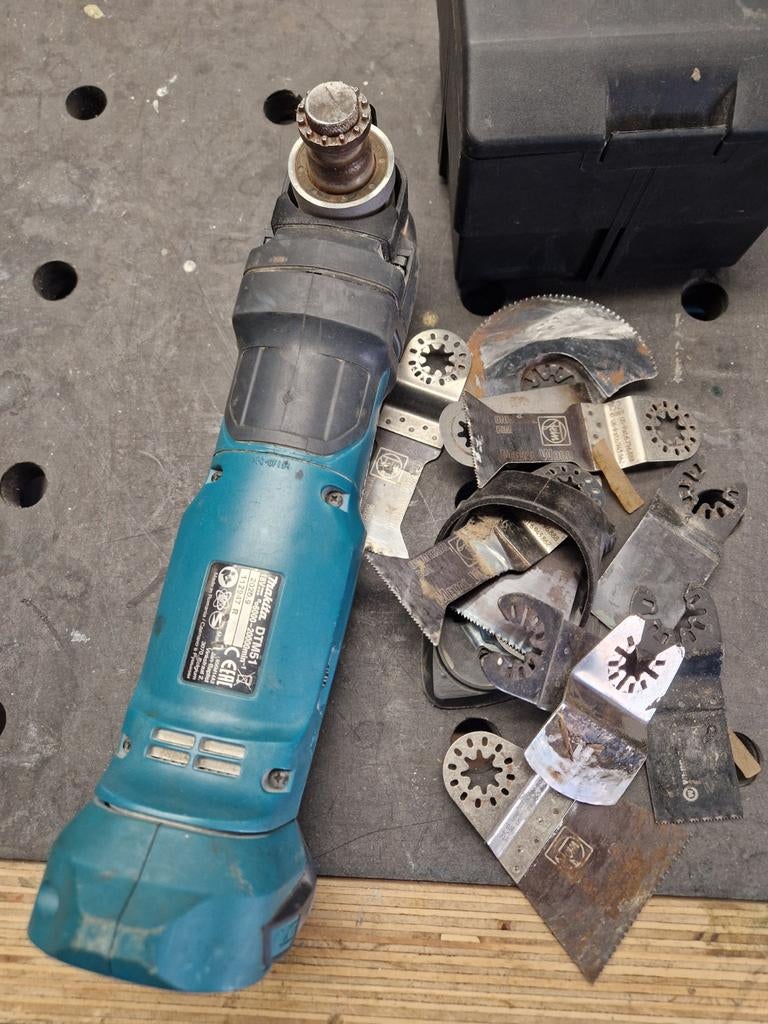 Makita DTM51 feinzaag, Ophalen of Verzenden, Gebruikt, Minder dan 700 watt, Overige typen
