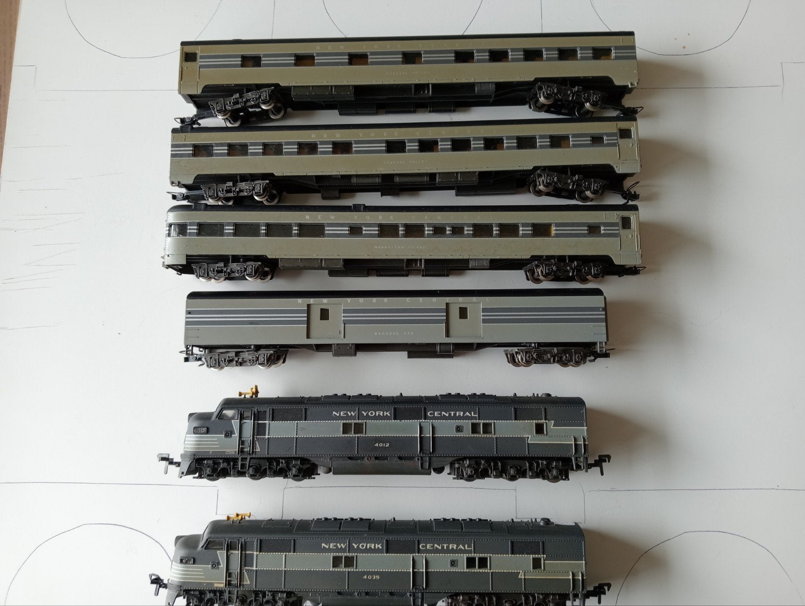 New York Central Treinset met Locomotieven en Wagons, Hobby en Vrije tijd, Overige merken, Gelijkstroom, Ophalen of Verzenden