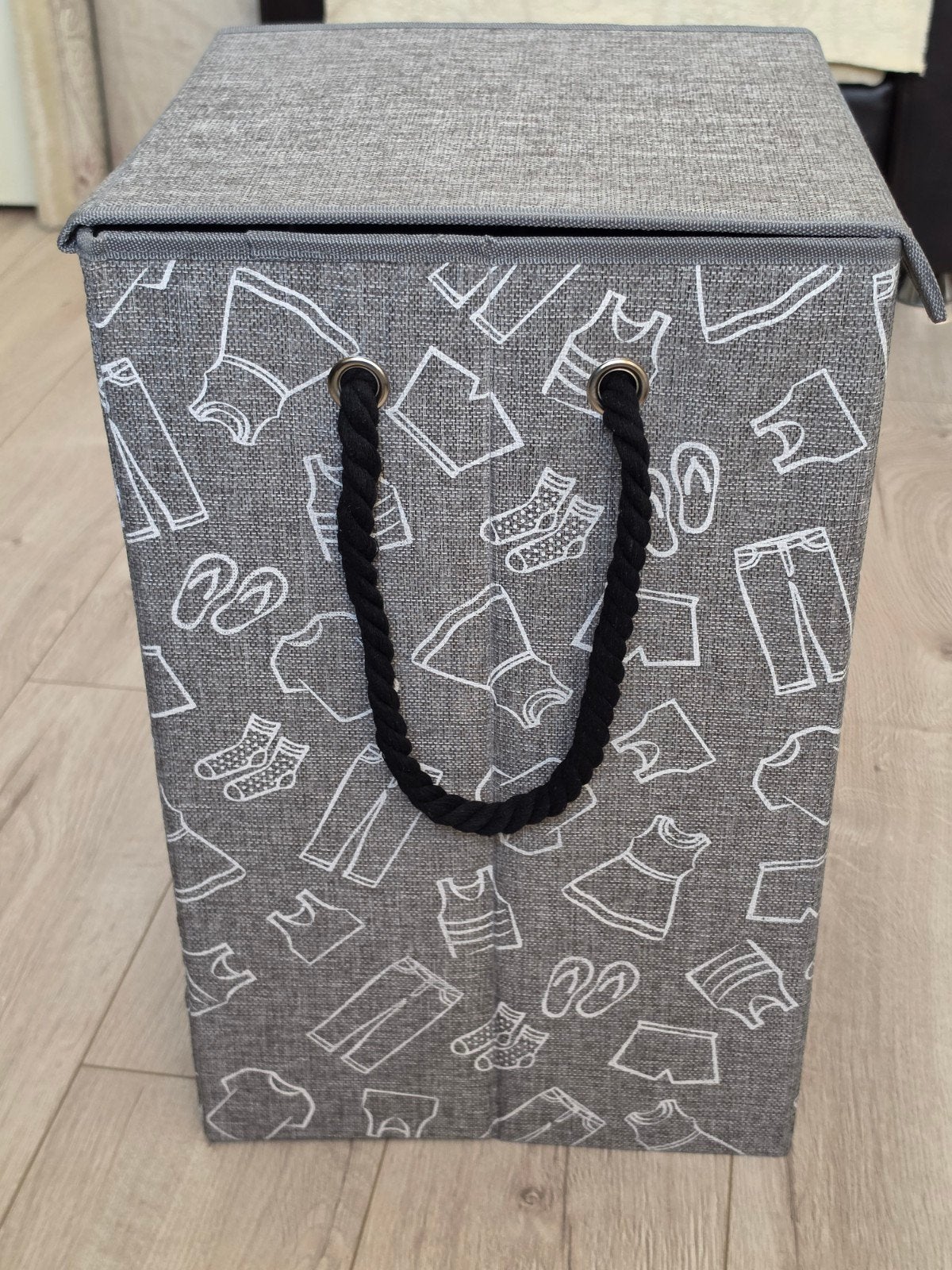 Wasmand 58 liter, grijs met kledingprint, Ophalen of Verzenden, Zo goed als nieuw, Grijs, Textiel