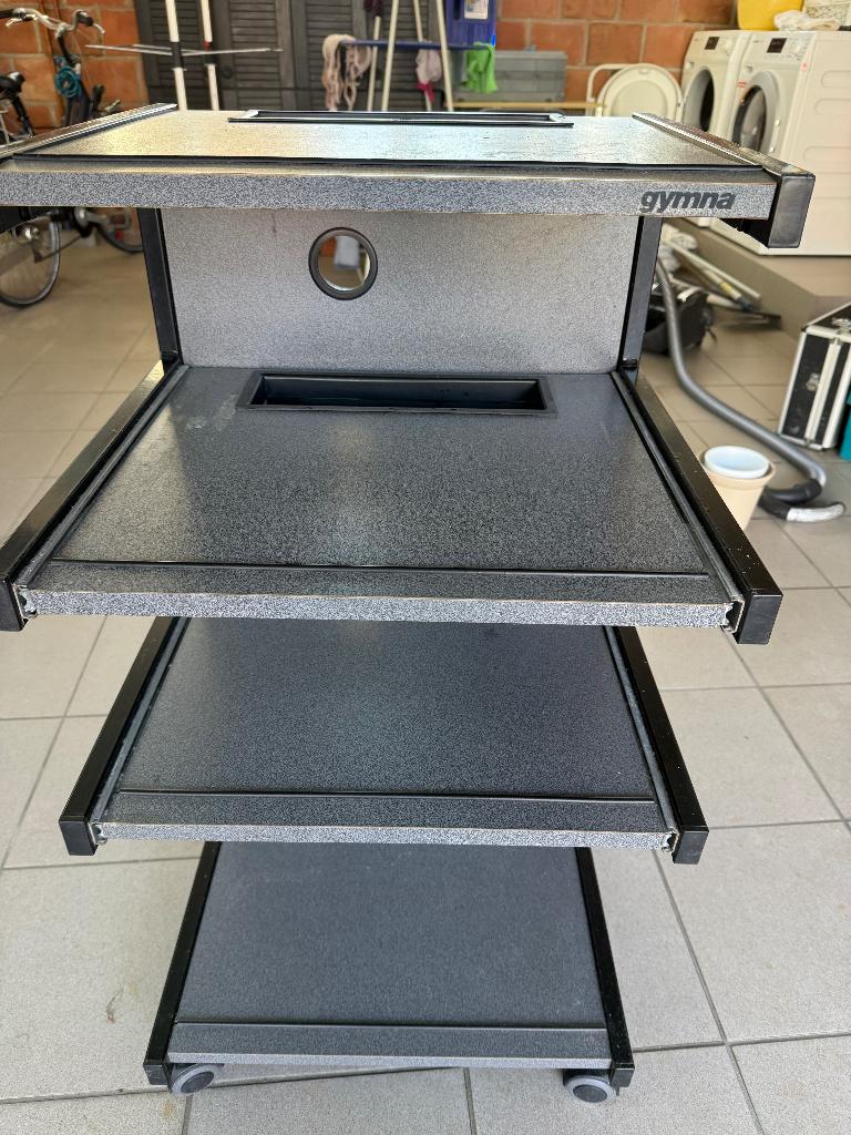 Praktische trolley / werktafel met stopcontacten – op wielen, Ophalen, Gebruikt