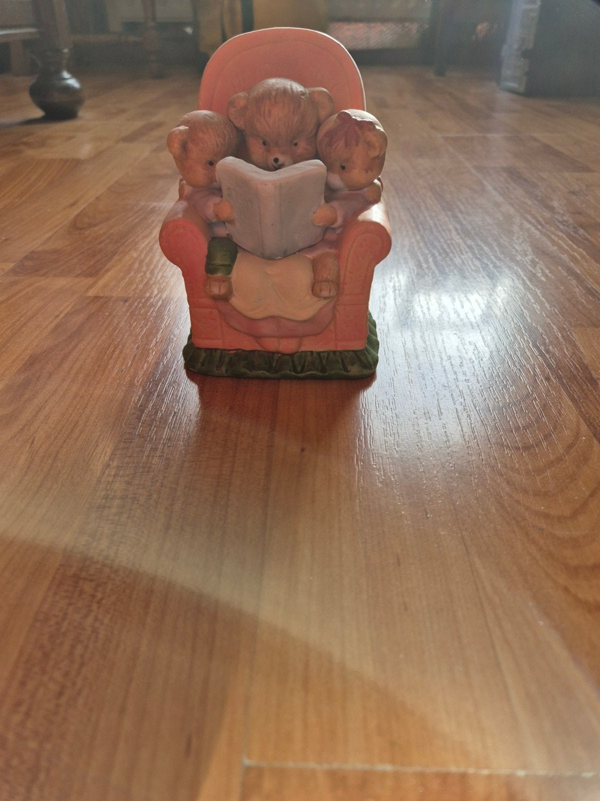 Schattige Muziekdoos met Beertjes op Fauteuil, Verzamelen, Ophalen of Verzenden, Gebruikt