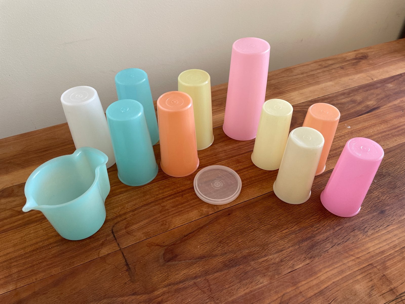 Vintage Tupperware bekers en maatbeker, diverse kleuren, Gebruikt, Overige kleuren, Beker of Kan, Ophalen of Verzenden