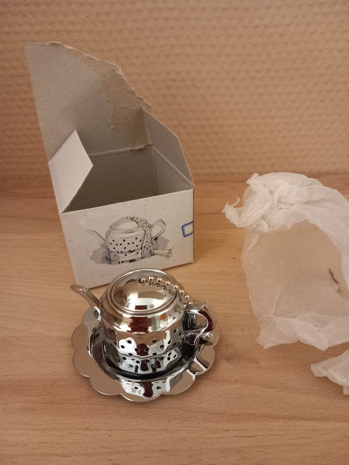 Thee-ei in theepotje vorm, zilverkleurig, nieuw in doosje, Overige typen, Ophalen of Verzenden, Metaal, Nieuw