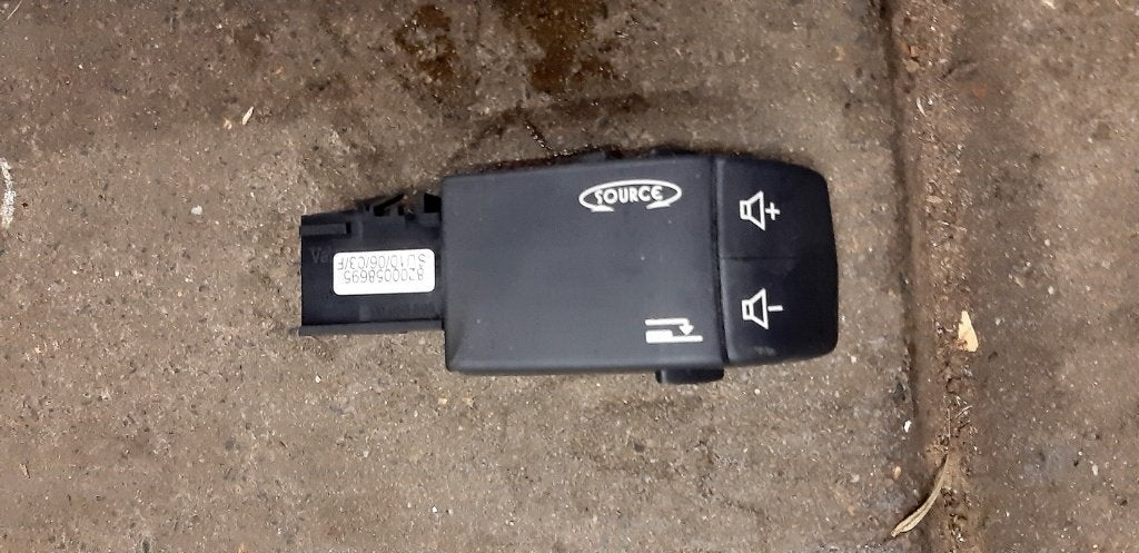 Hendel vd radio Clio 2002, Ophalen of Verzenden