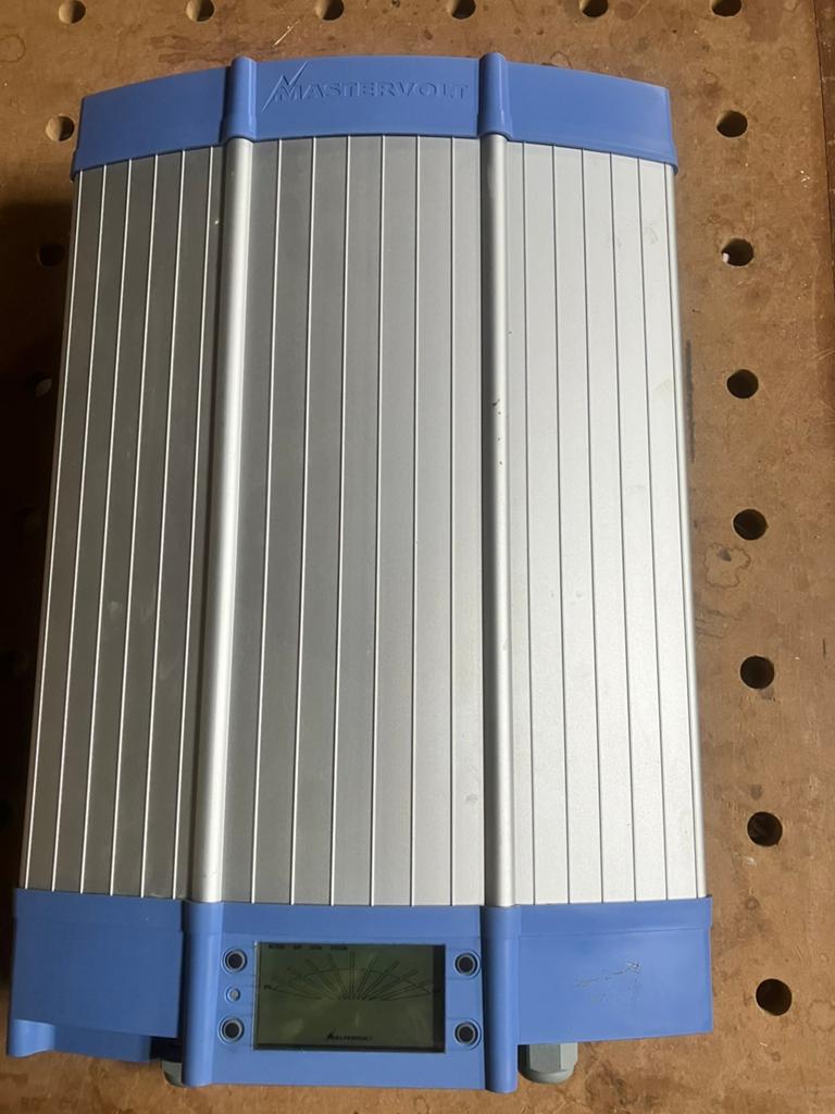 Kapotte omvormer Mastervolt XS 4300 SW, Doe-het-zelf en Verbouw, Ophalen of Verzenden, Gebruikt, Overige typen
