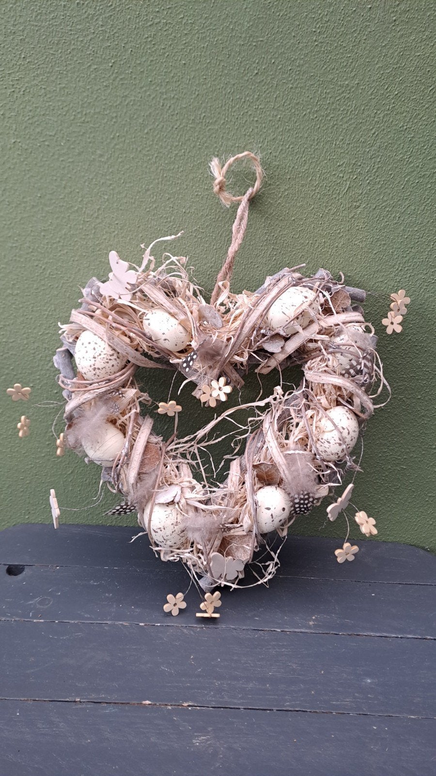 Hartvormige krans met Eieren en Natuurlijke Materialen, Beige, Onbekend, Ophalen of Verzenden, Natuurlijk materiaal