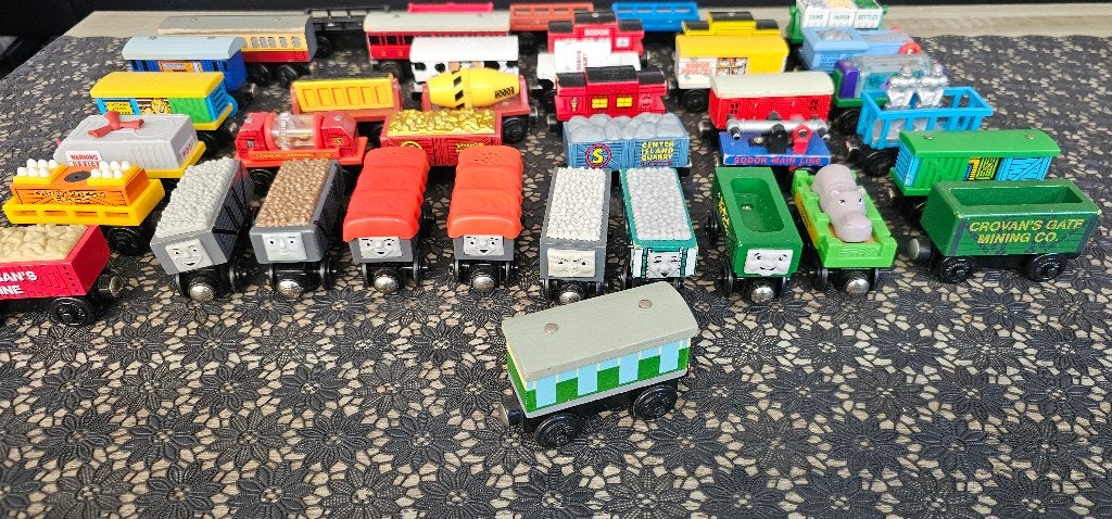 Thomas de trein Hout Blauw groen passengiers wagon, Ophalen of Verzenden, Zo goed als nieuw