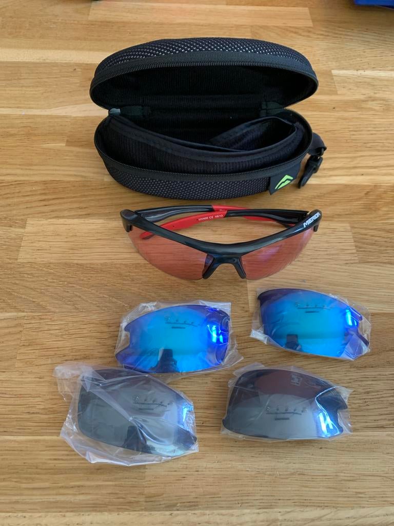 Merida fietsbril met 3 verwisselbare glazen set, Fietsen en Brommers, Fietsaccessoires | Fietskleding, Ophalen, Nieuw, Heren