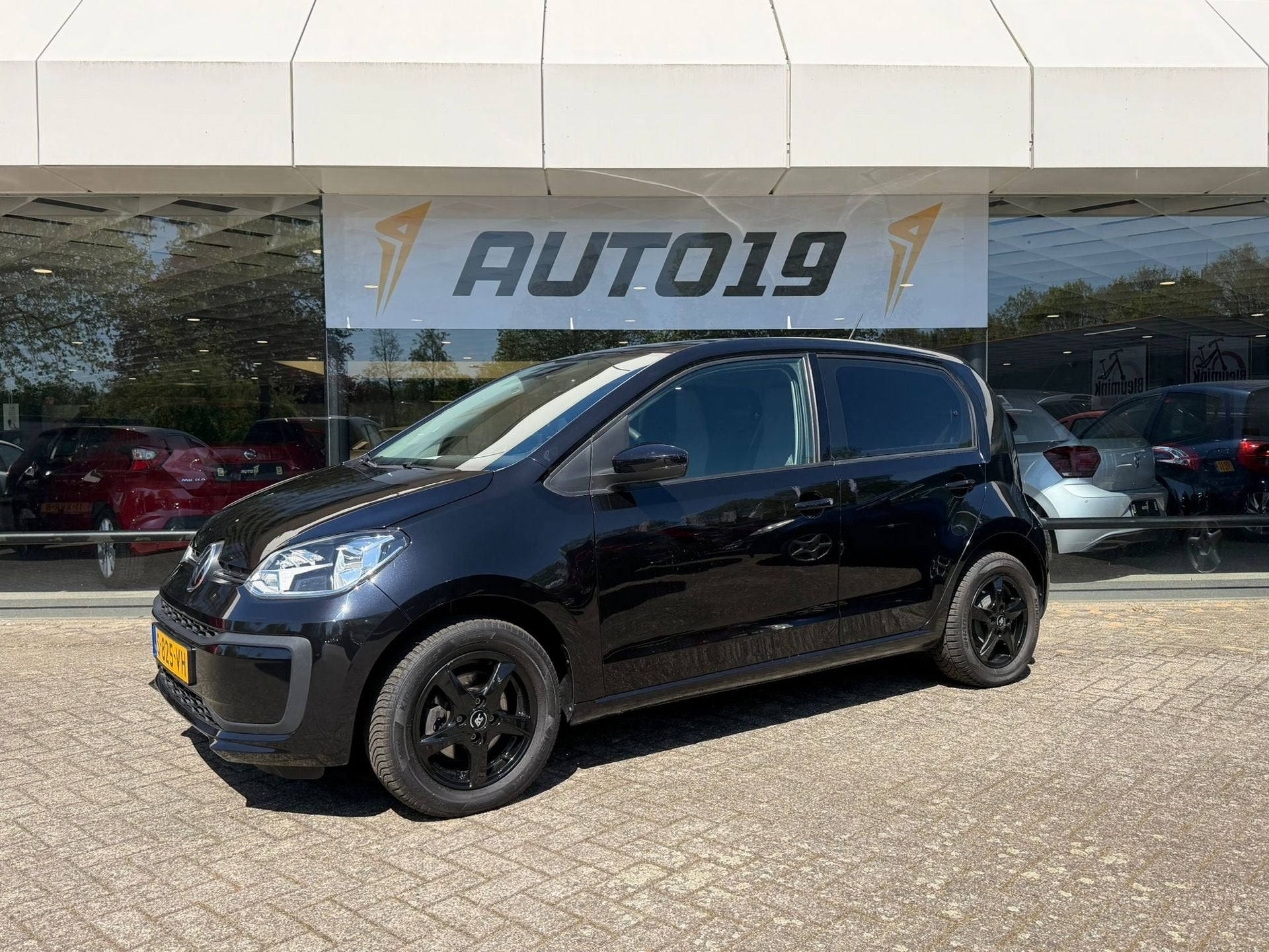 Volkswagen Up! 1.0, Auto's, Stof, Gebruikt, 4 stoelen, Bedrijf