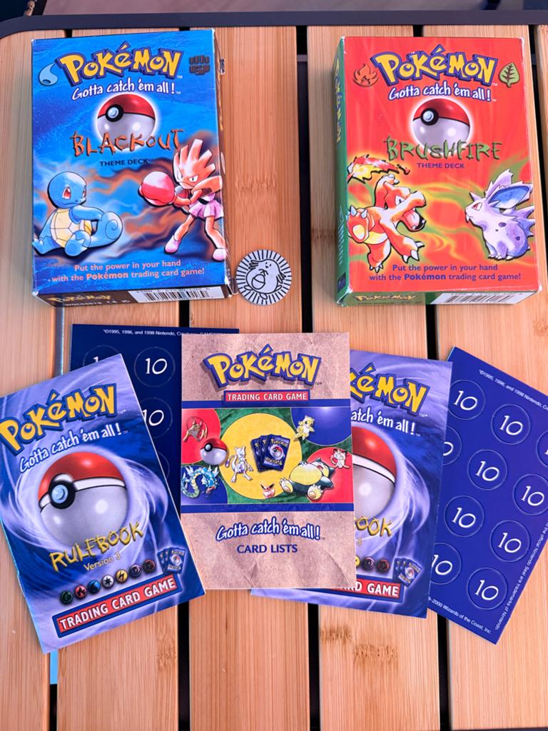 Pokémon Vintage Theme Deck Box Blackout & Brushfire (WOTC), Ophalen of Verzenden