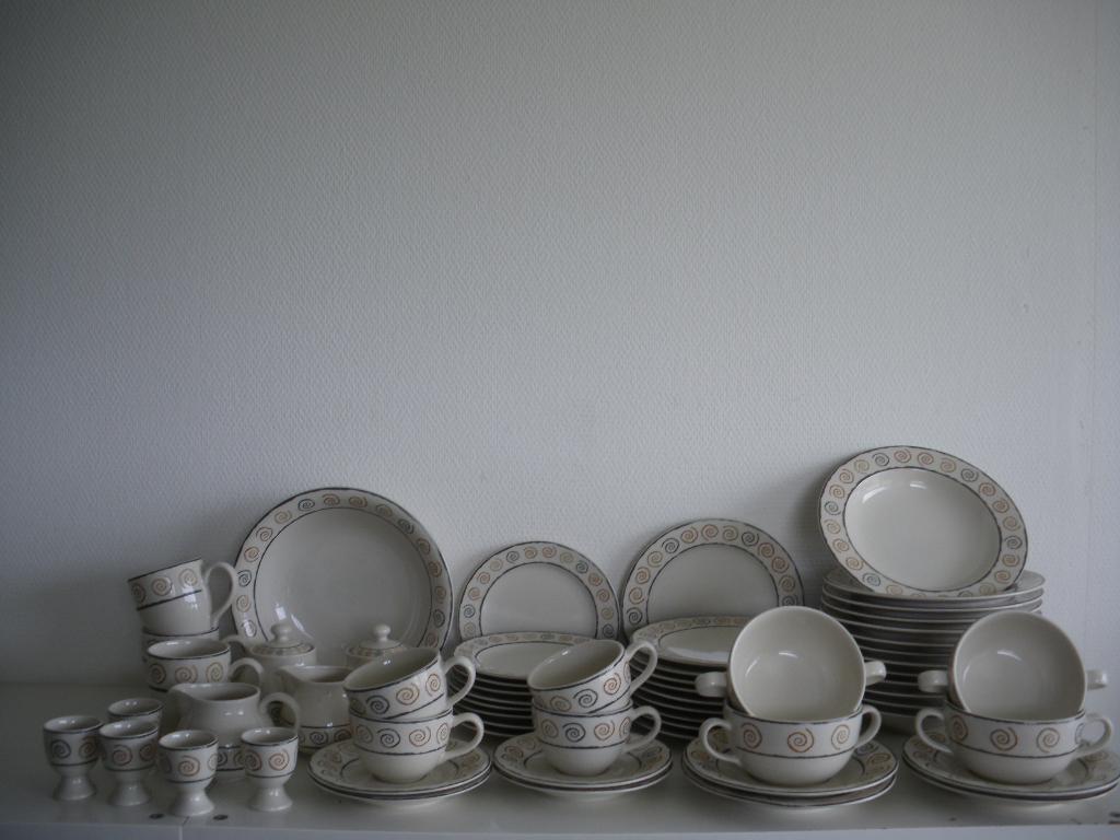 Royal Orchid servies, Huis en Inrichting, Keuken | Servies, Zo goed als nieuw, Bord(en), Overige stijlen, Aardewerk, Ophalen of Verzenden