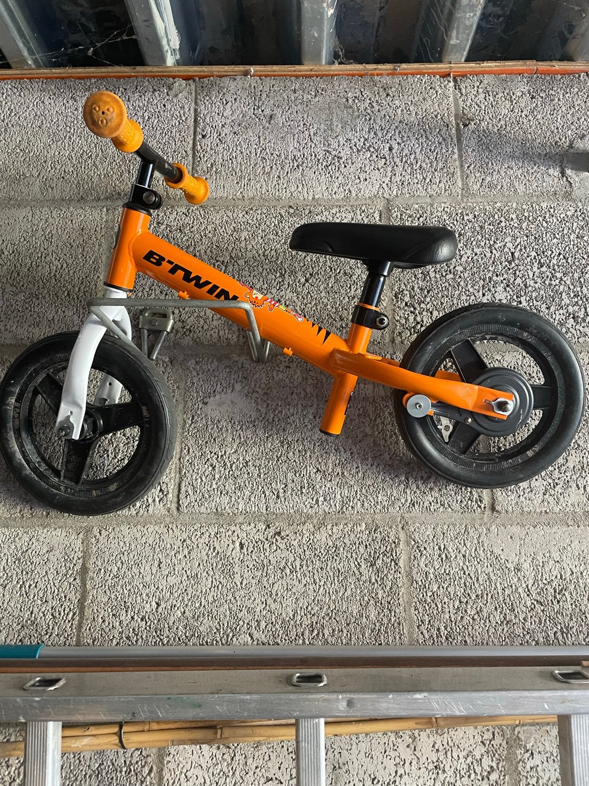 B'Twin loopfiets oranje - Zo goed als nieuw, Ophalen, Zo goed als nieuw, Minder dan 16 inch
