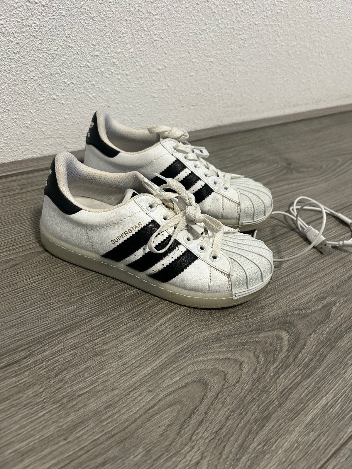 Adidas Superstar sneakers met lichtjes - 35, Gebruikt, Ophalen of Verzenden, Jongen of Meisje, Sportschoenen