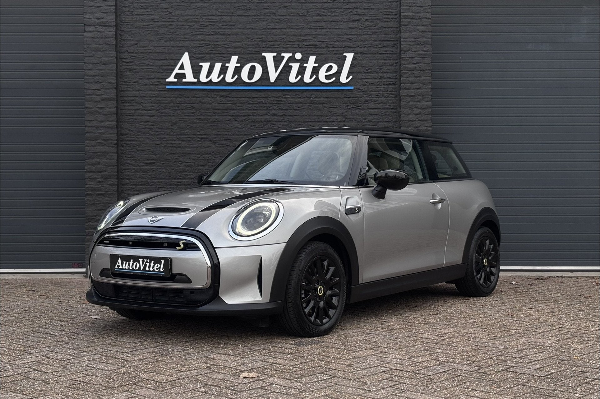 MINI Cooper SE 33 kWh | Camera | Unieke bekleding | Stoelver, Auto's, Mini, Gebruikt, 4 stoelen, Leder en Stof, 195 min