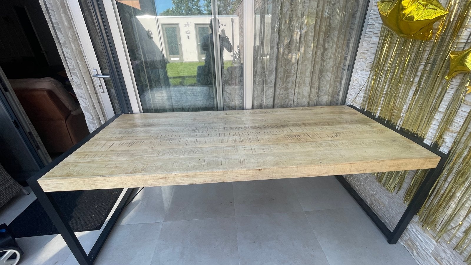 Foto 4 van Mangohout Eettafel met 6 stoelen