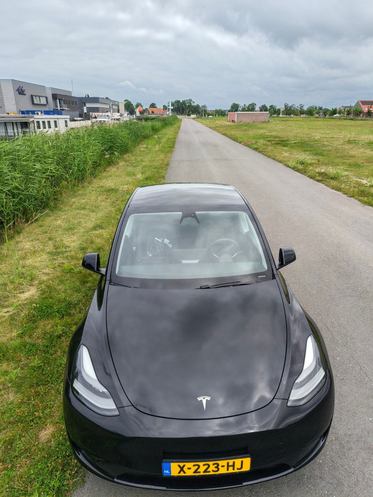Tesla Model Y RWD 2023 Zwart met trekhaak en upgrades, Automaat, Achterwielaandrijving, Zwart, 375 min