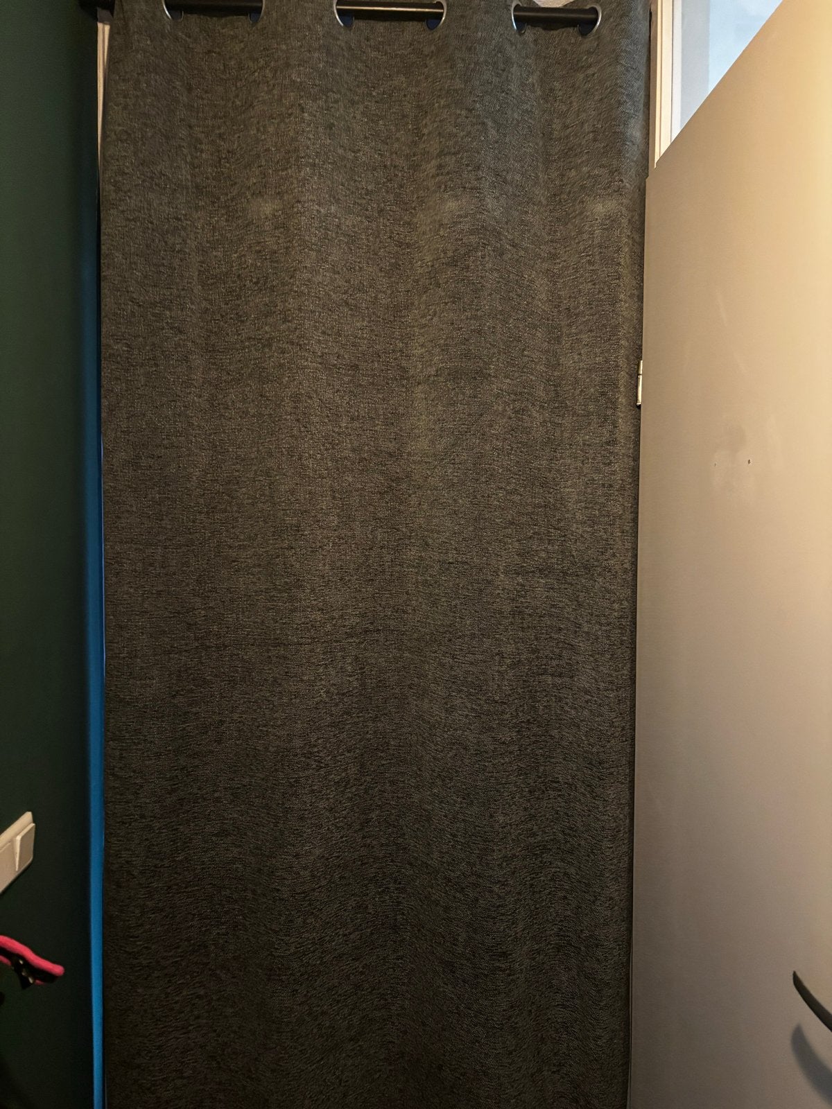 Groen velours gordijn met isolerende voering en rails, Ophalen, Gebruikt, 100 tot 150 cm, 200 cm of meer