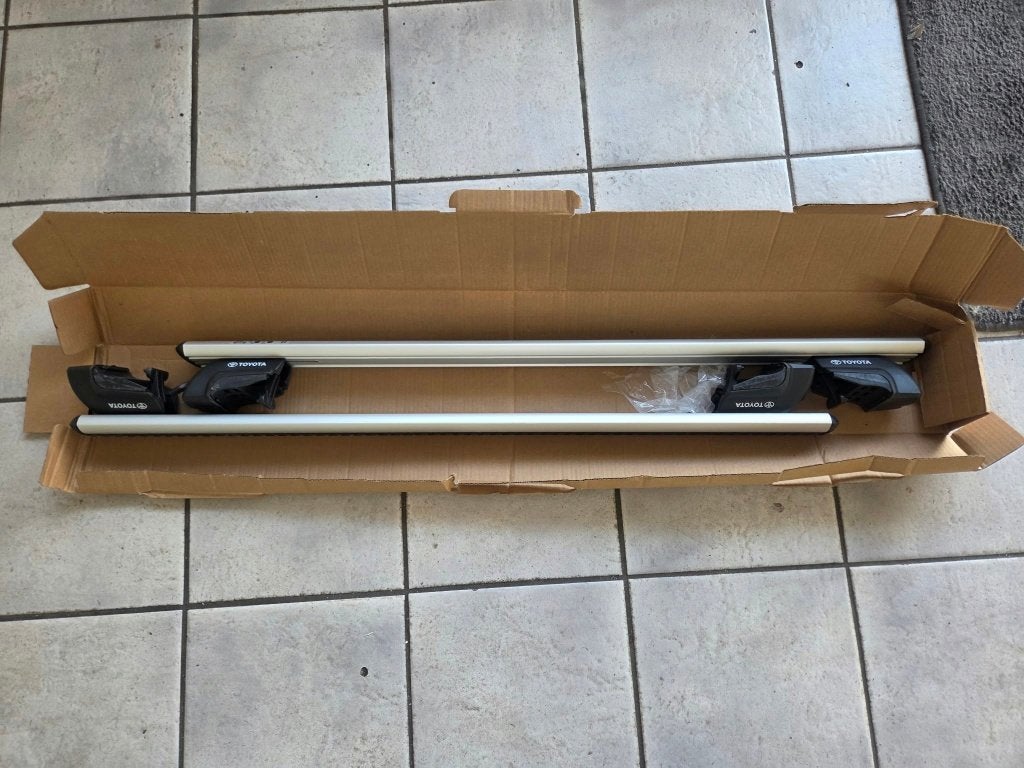 Originele Toyota Yaris Cross Bar - Splinternieuw, Ophalen of Verzenden, Nieuw