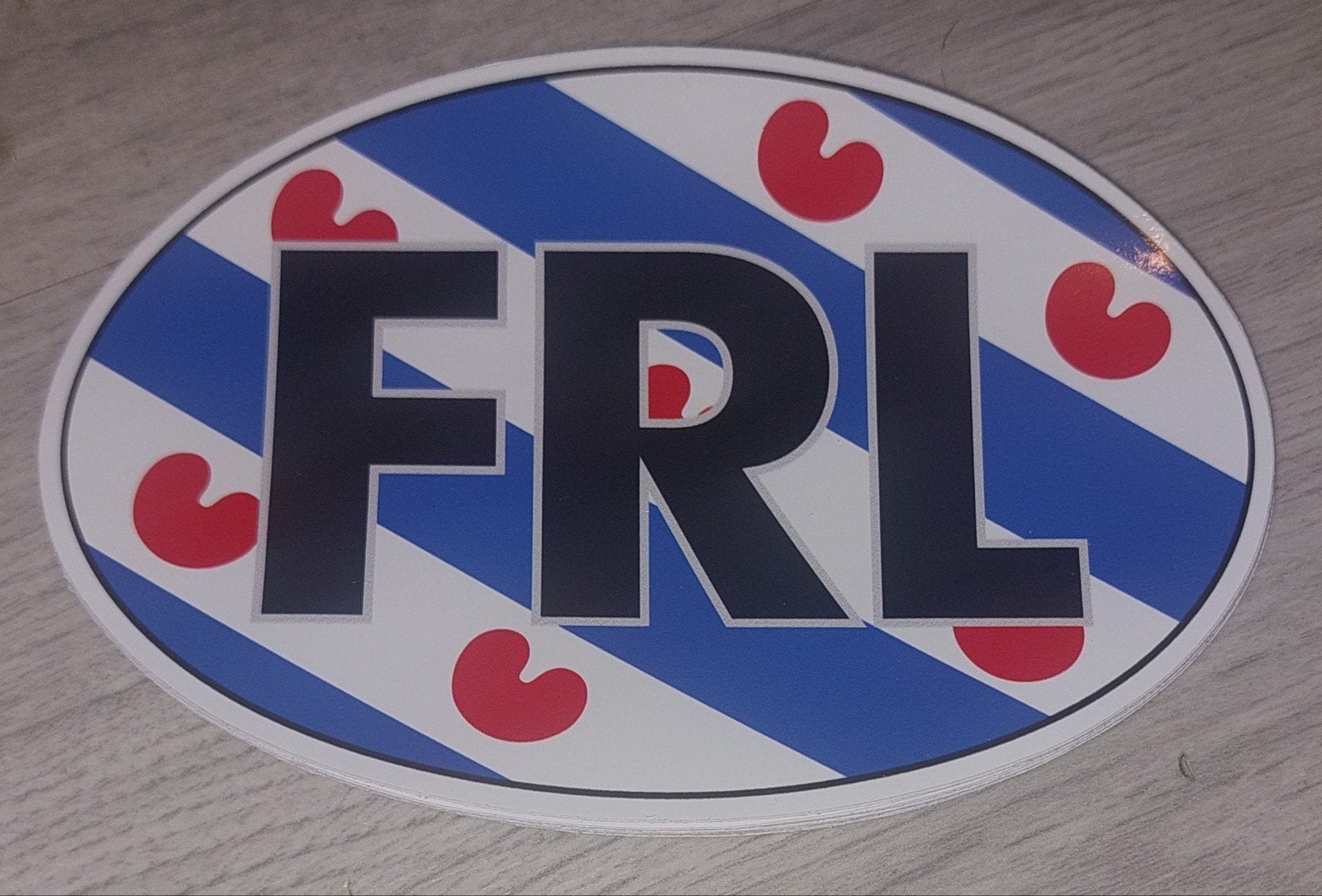 Friese sticker - FRL ovaal met vlag en pompeblêden, Ophalen of Verzenden