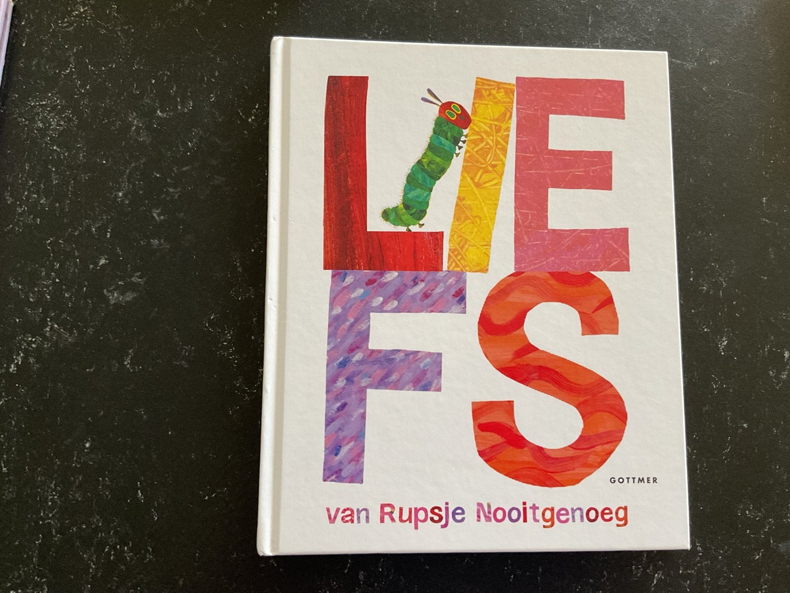Liefs van Rupsje Nooitgenoeg - Eric Carle, Fictie algemeen, Jongen of Meisje, Zo goed als nieuw, 4 jaar