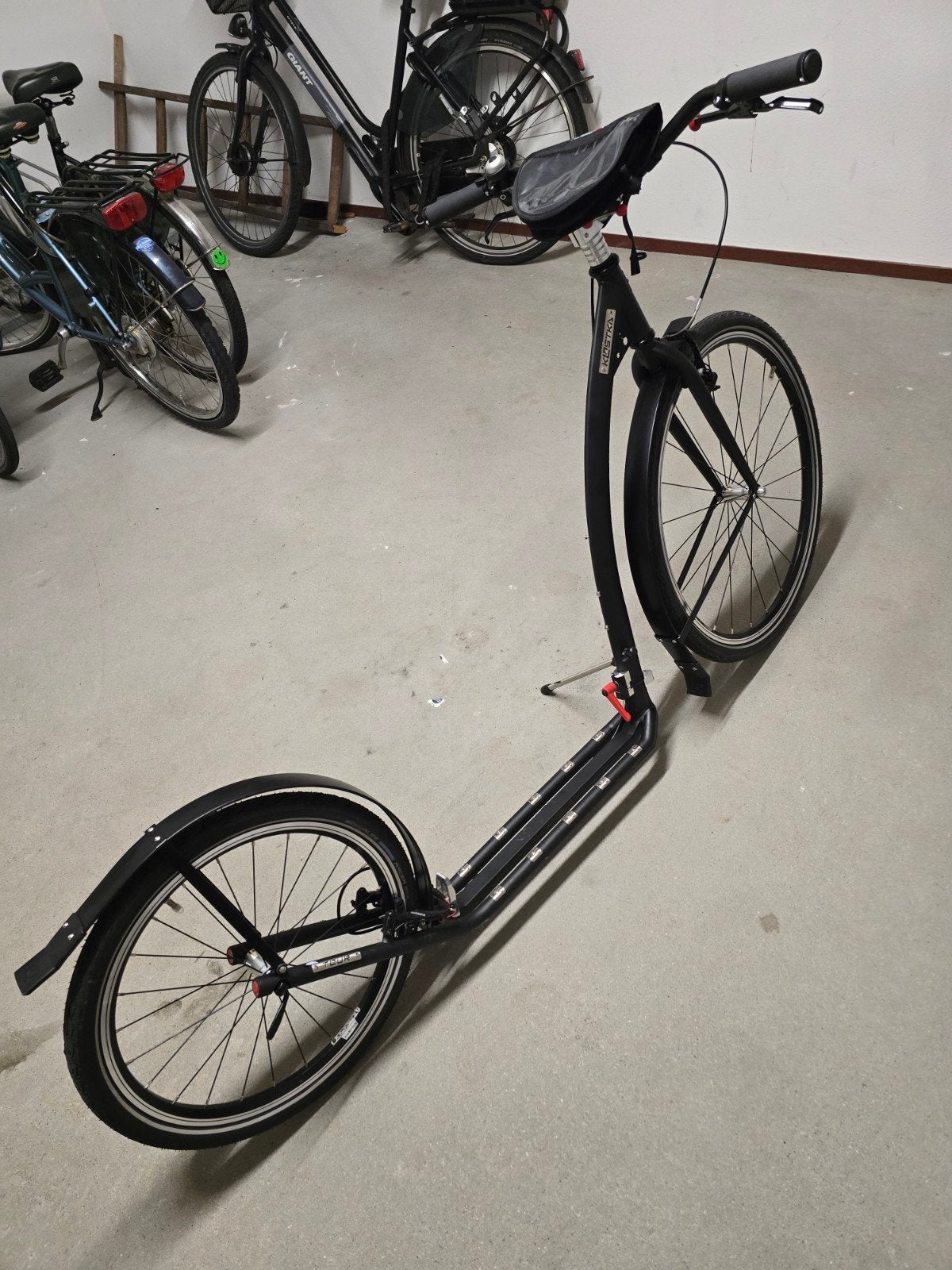 Kostka Tour Max Fold G6 (vouw)step, zo goed als nieuw, Fietsen en Brommers, Steps, Ophalen of Verzenden, Zo goed als nieuw, Gewone step