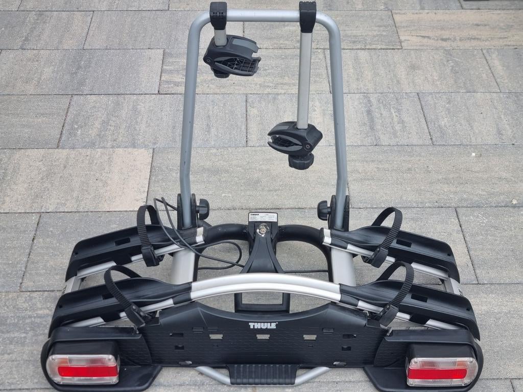 Fietsendrager Thule Voor 2 fietsen Kantelbaar, Auto diversen, Fietsendragers, Ophalen, Brede banden, Zo goed als nieuw, 2 fietsen